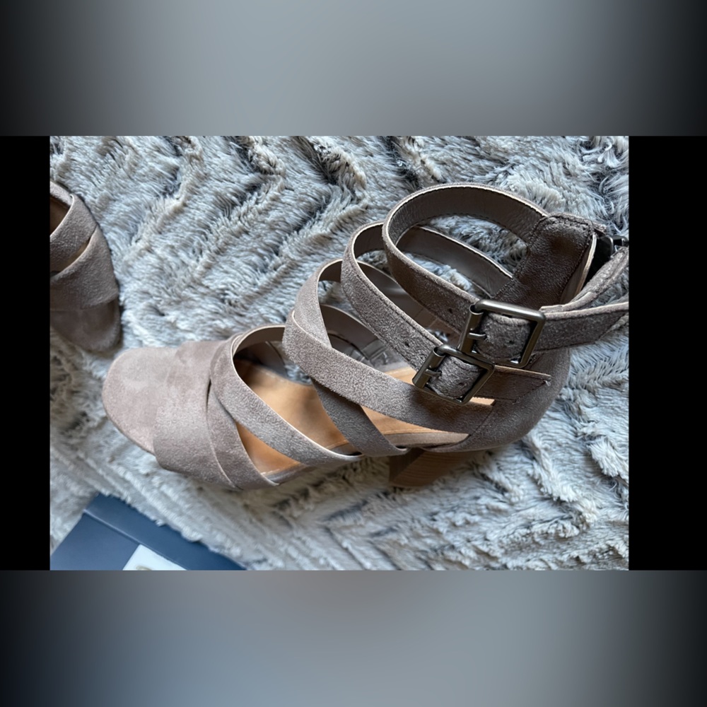 Universal Thread Sandals - Picture 3 of 4